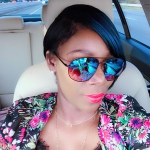 Meet your Posher, Lori